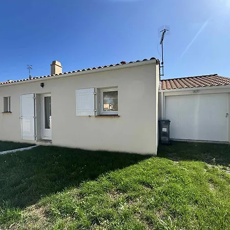 펜션 Maison Neuve La Terriere, 1.4km, Terrasse, Label Clevacances - Fr-1-194-322