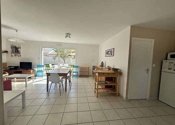 Hébergement de vacances Maison Neuve La Terrière, 1.4km, Terrasse, Label Clévacances - Fr-1-194-322 *